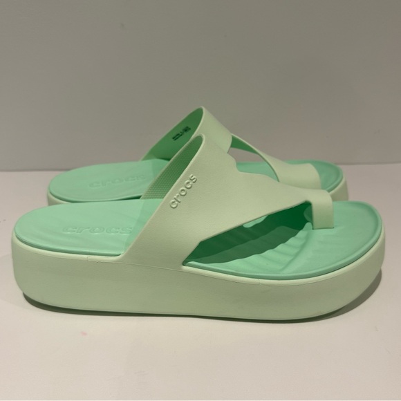 CROCS Women’s Getaway Mint Green Platform Toe Loop Slide Sandals Flip Flops W9 - Picture 3 of 9